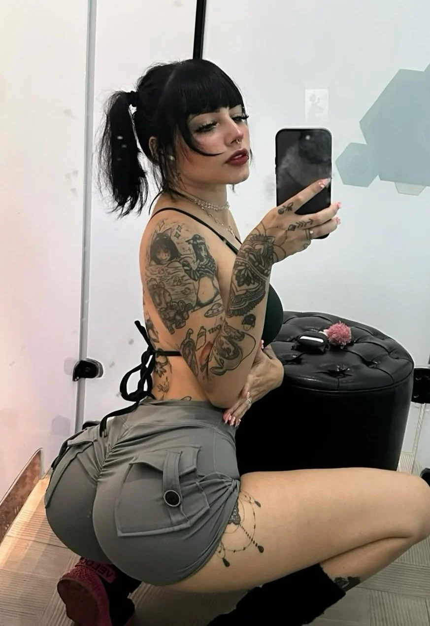 Shortinho extremamente curto Mais Uma gostosa usando Sempre e uma boa combinação DELICIOSA!!!! image 19