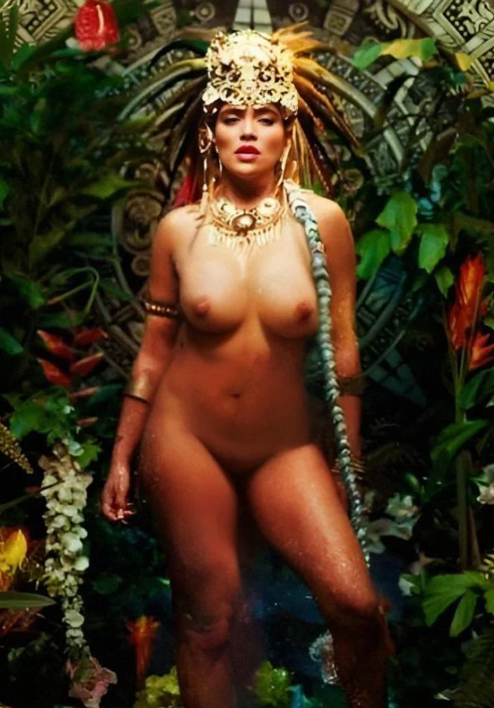 Cantantes famosas desnudas - 3 main image