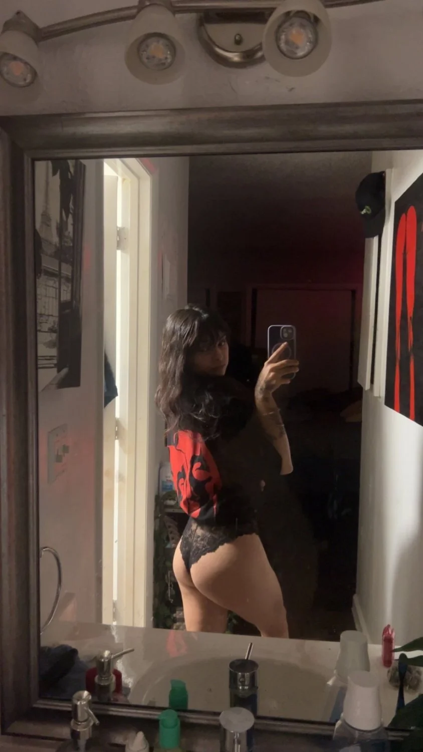 slim thick teen stoner image 16