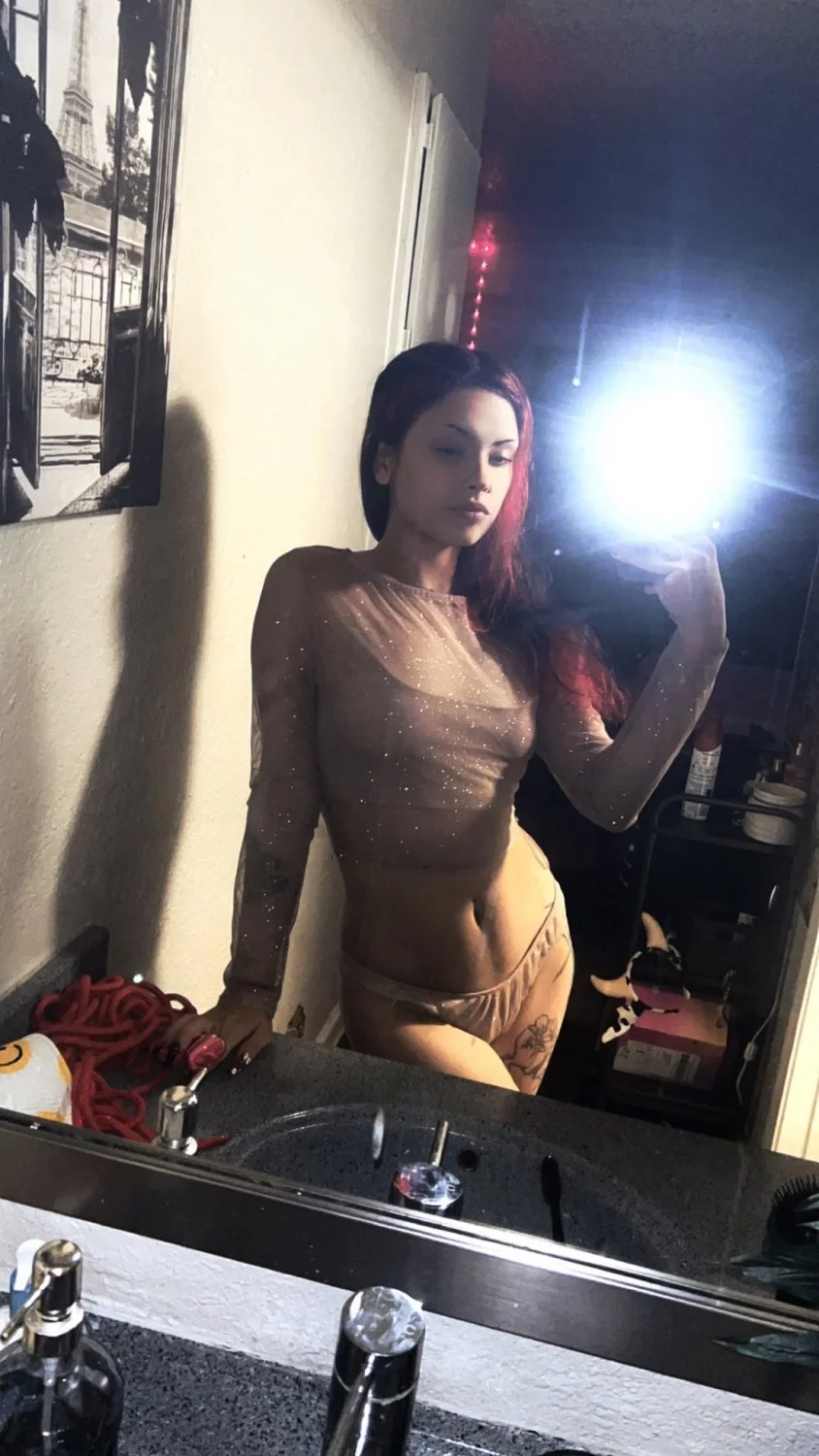 slim thick teen stoner image 23