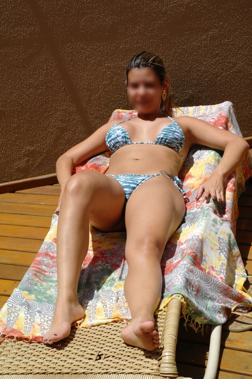 Exibidinha na piscina do condomínio... muito vizinho já deve ter batido punheta para essa vadia!!! image 14