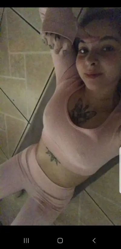 Un cornudito me entrego a la puta su mujer para exhibirla como puta cover image