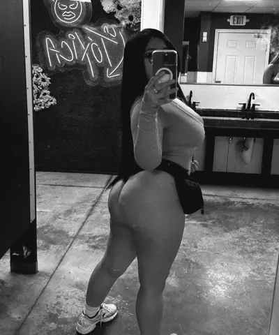 Big tits , nice ass , a cumshot face and dick sucking lips , she need a good facial cover image