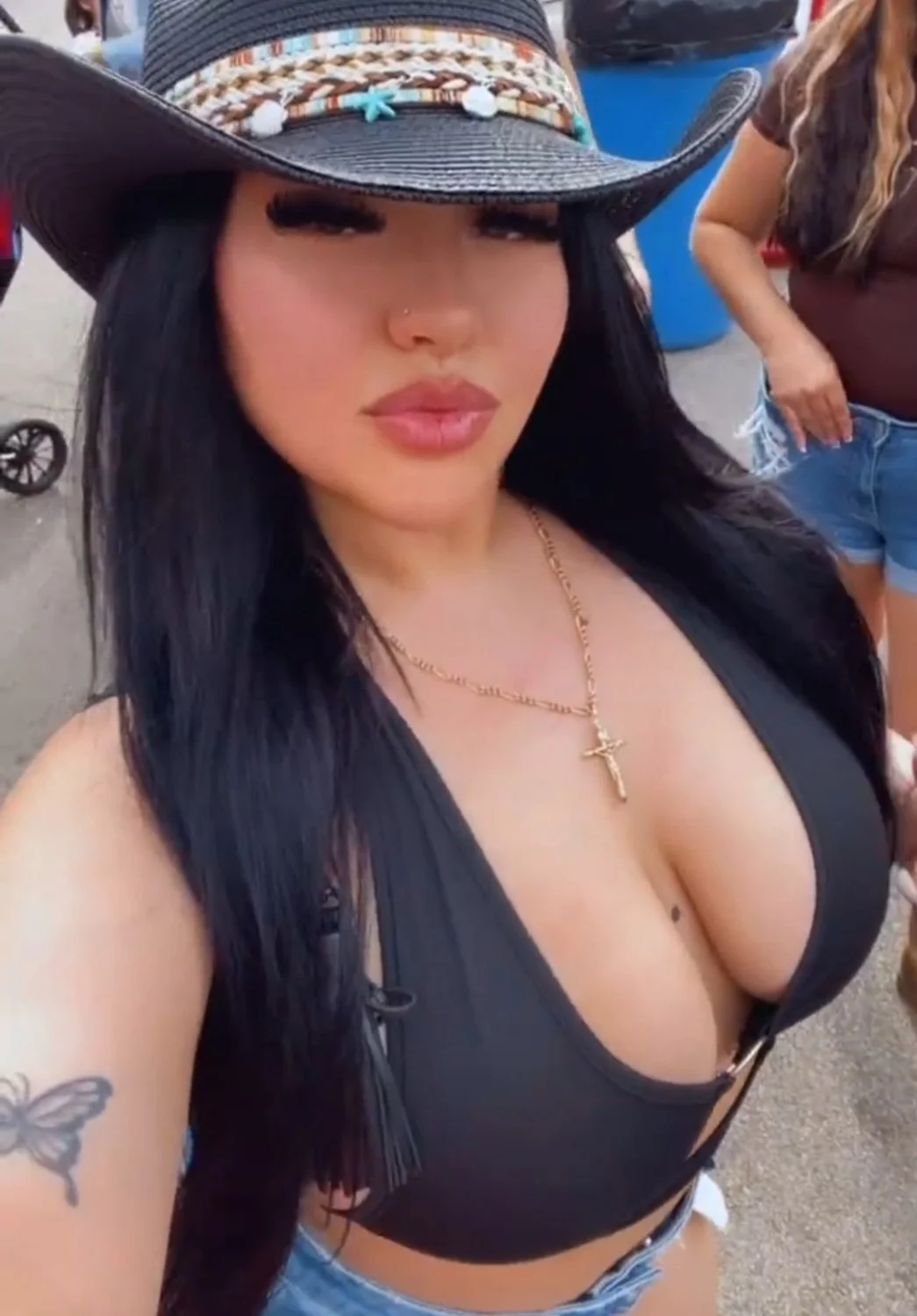 Big tits , nice ass , a cumshot face and dick sucking lips , she need a good facial image 31