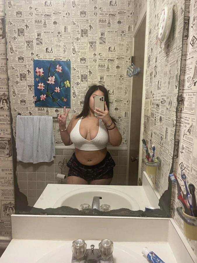 Big tits , nice ass , a cumshot face and dick sucking lips , she need a good facial image 6