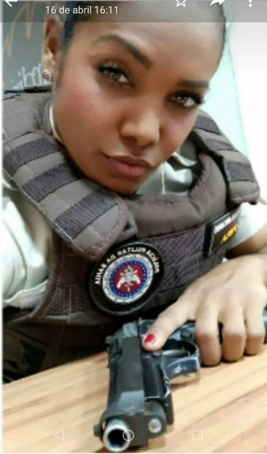 Morena Policial muito gostosa q agora é evangélica gozando muito na rola! image 2