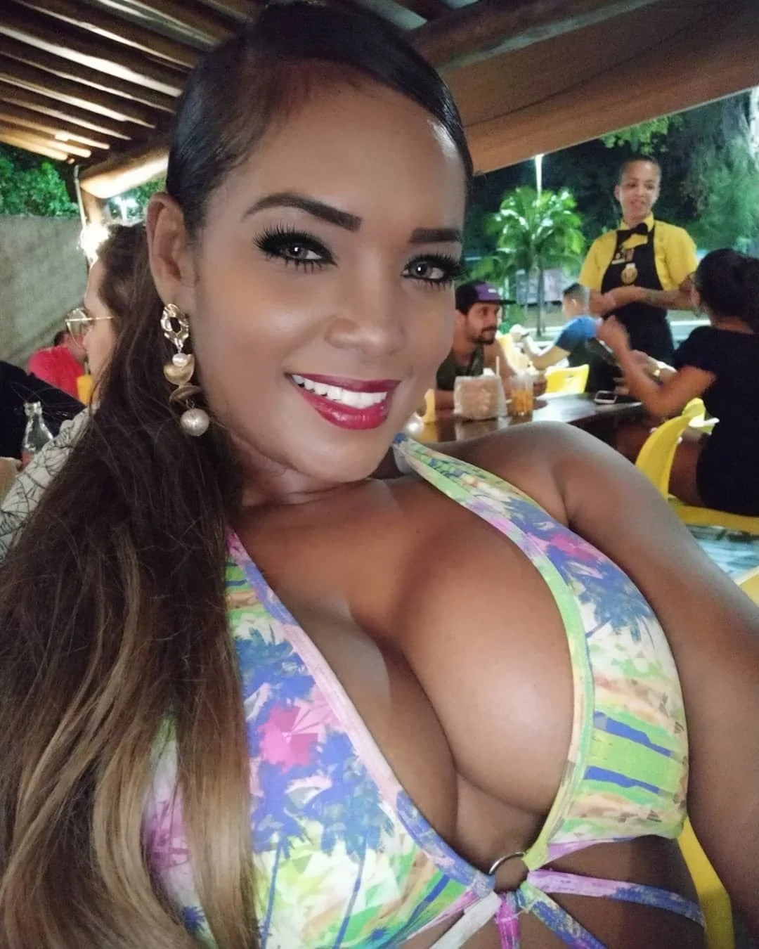 Morena Policial muito gostosa q agora é evangélica gozando muito na rola! image 5