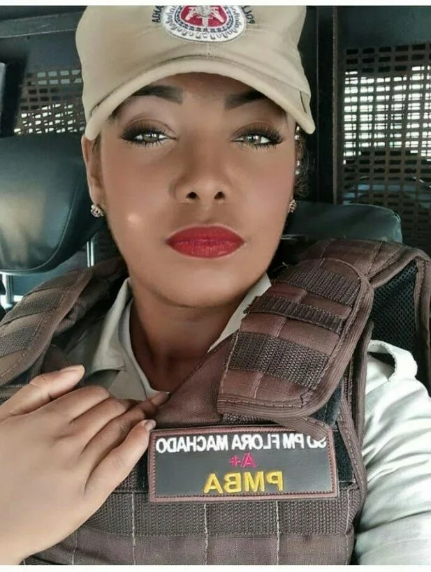 Morena Policial muito gostosa q agora é evangélica gozando muito na rola! image 8