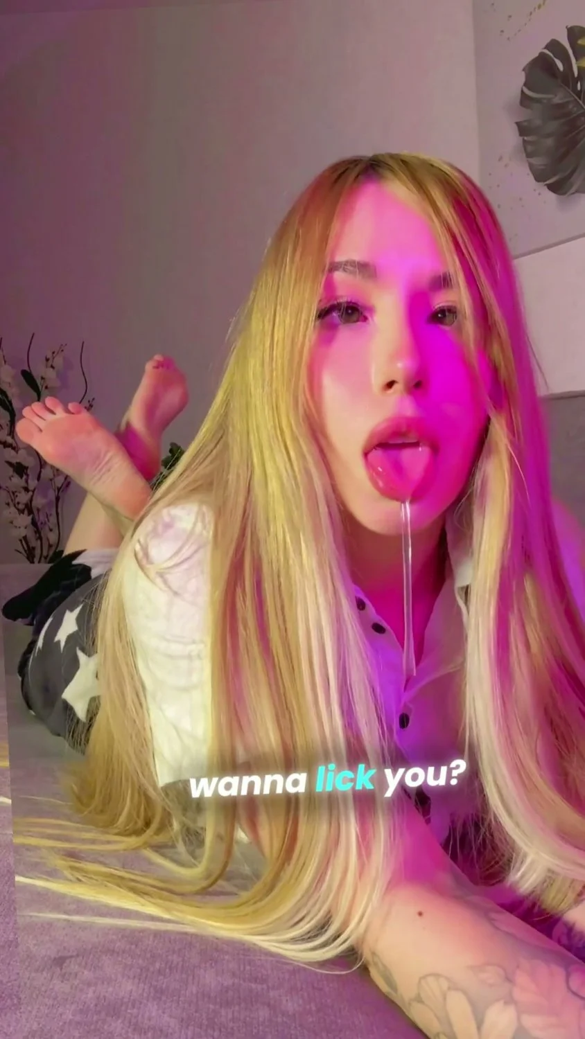🔞 petite body dripping slut pussy eating shaved pussy nude 🍑💦 OF main image