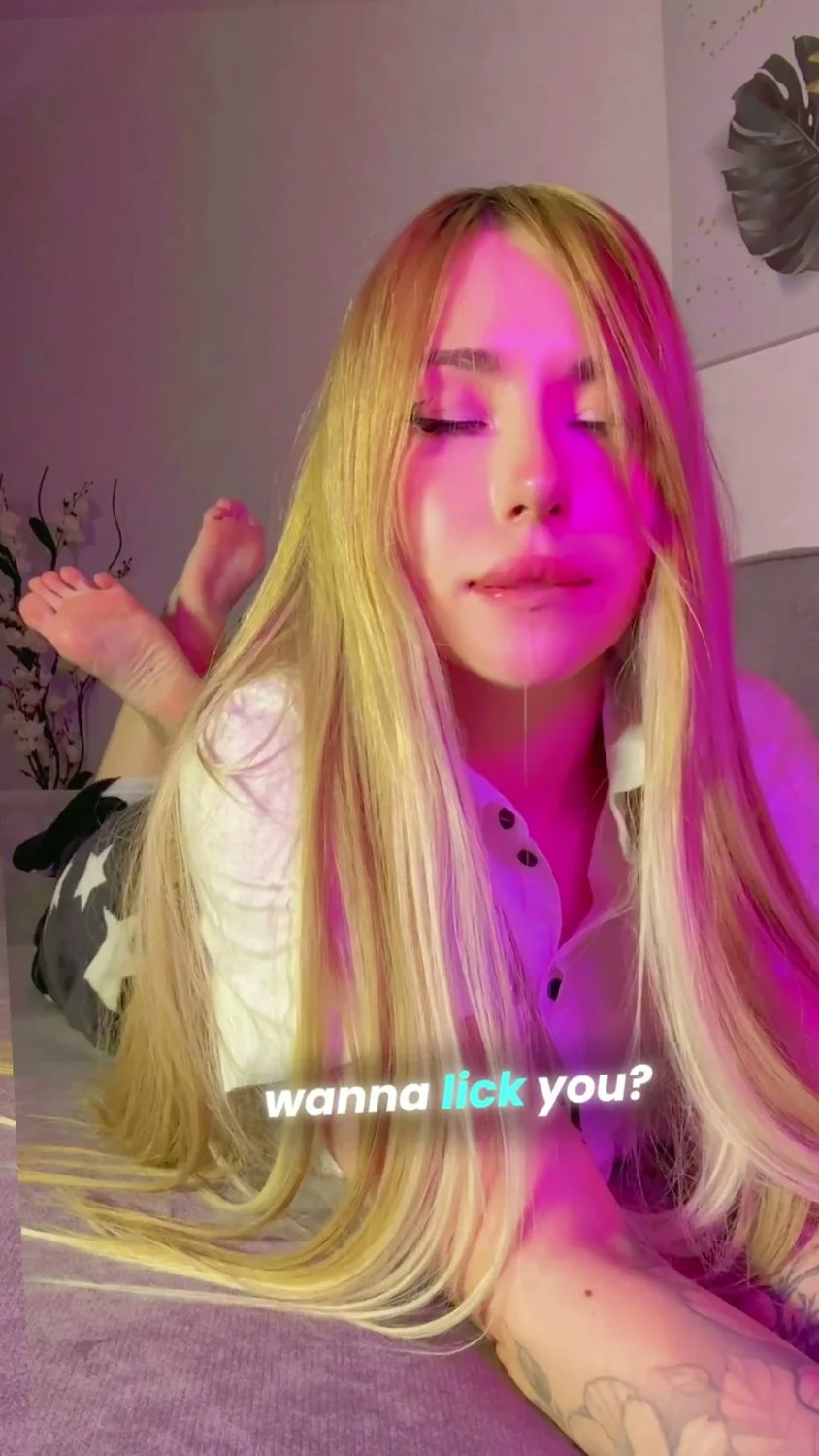 🔞 petite body dripping slut pussy eating shaved pussy nude 🍑💦 OF image 3