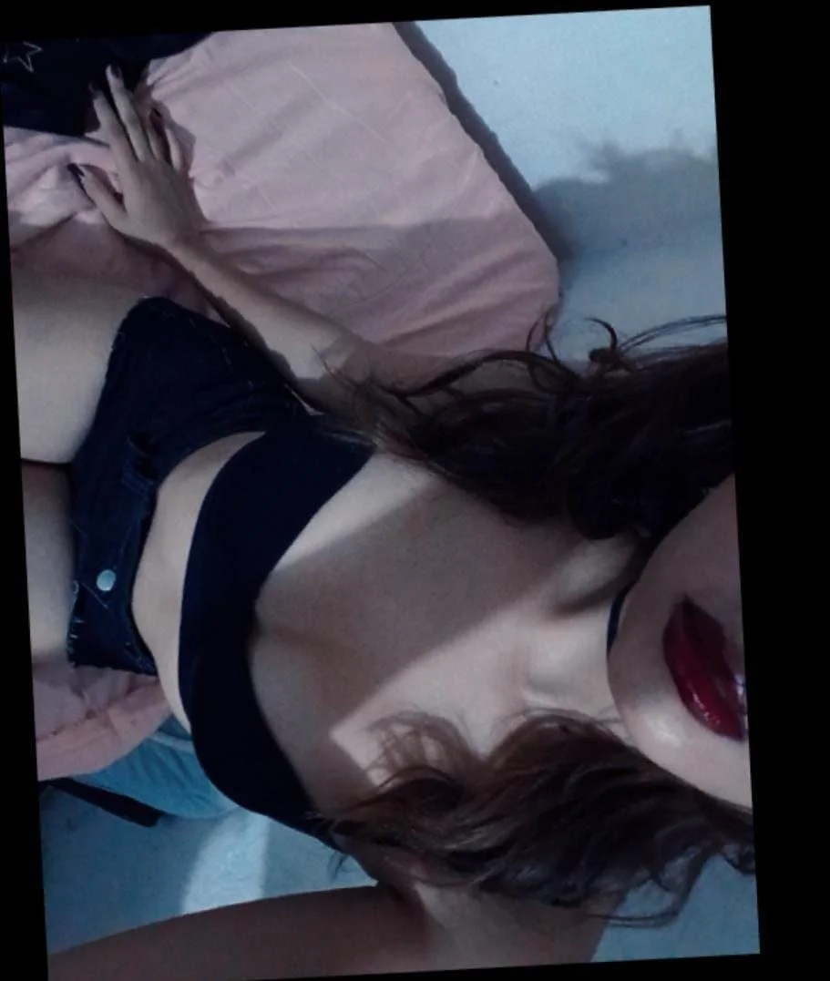 Putita de un cornudo image 2
