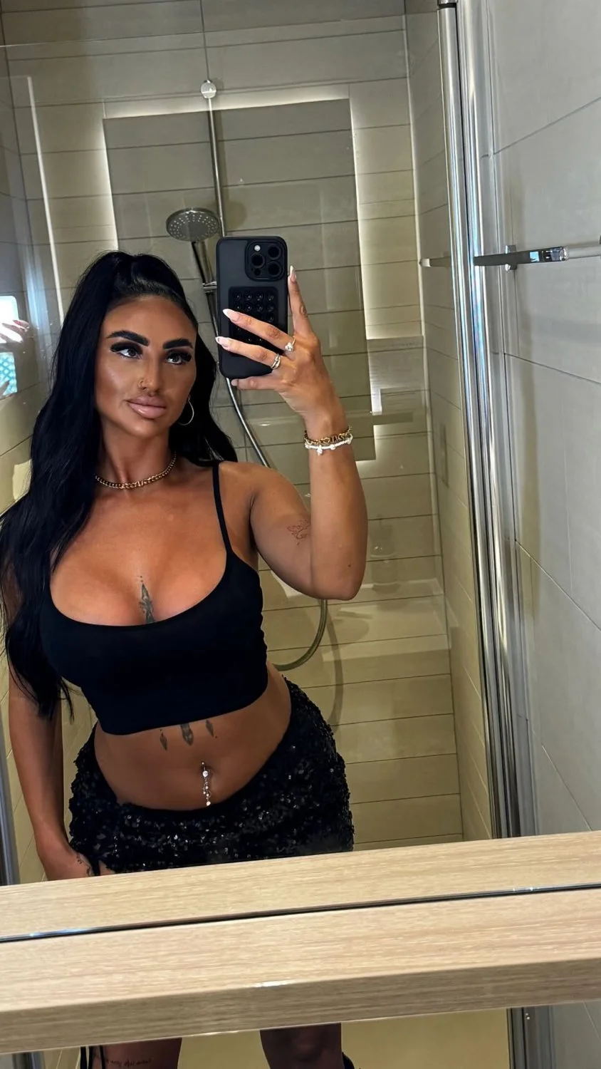 Abbie is a proper bimbo slut chav uk dsl fake titts pawg image 3