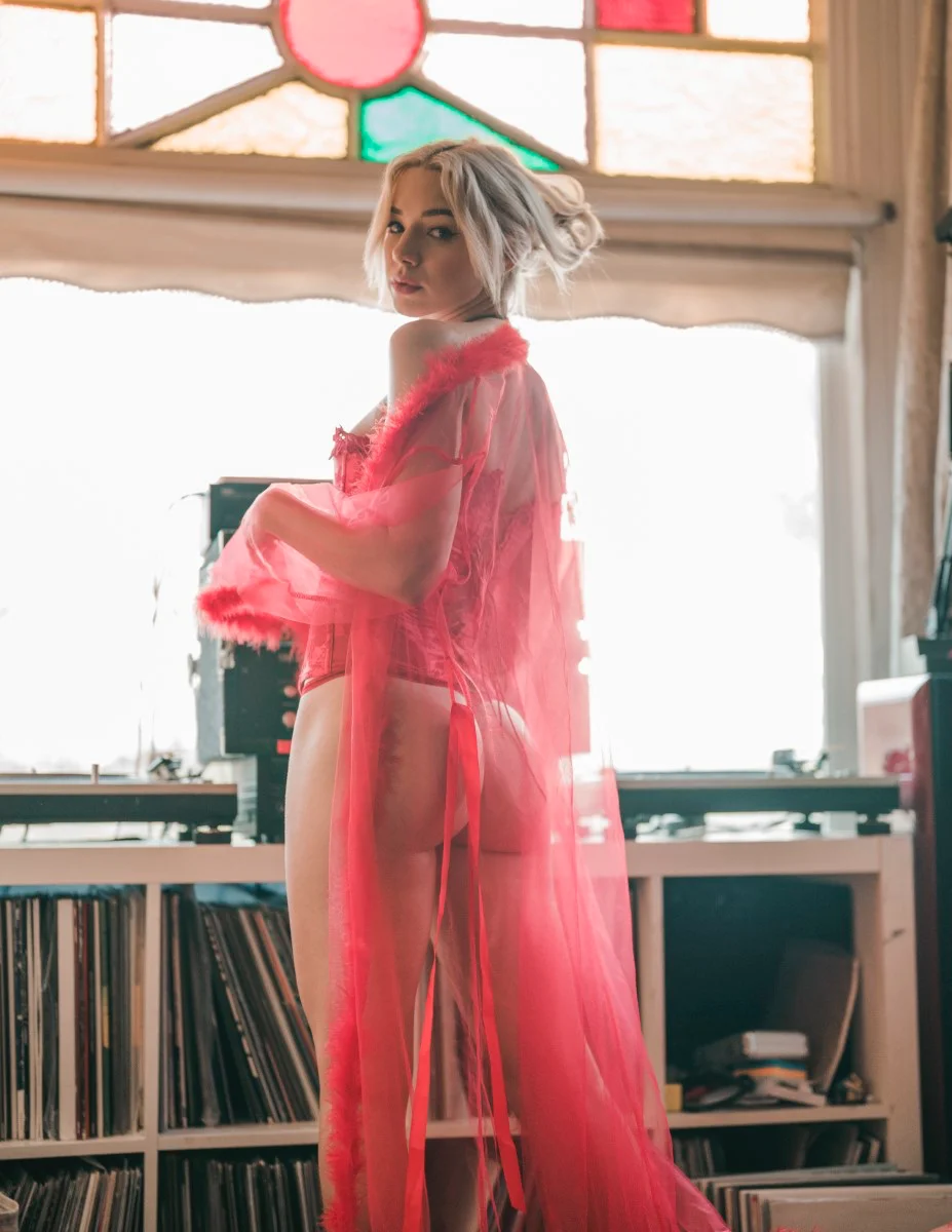 Dani Boudoir image 12