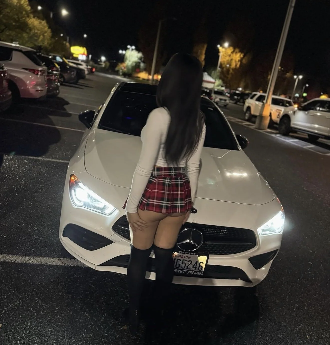 Leo meets with Izabella after waiting for her turn, to get through absolutely destroyed by Leos cock image 2
