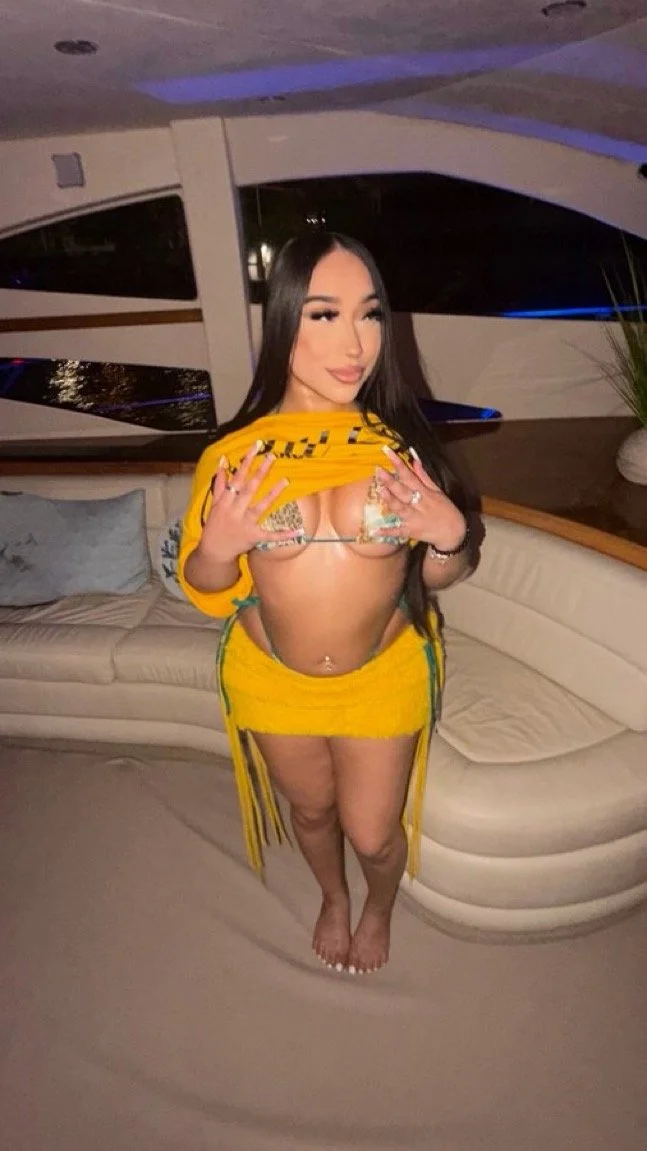 Chicago Latina image 11
