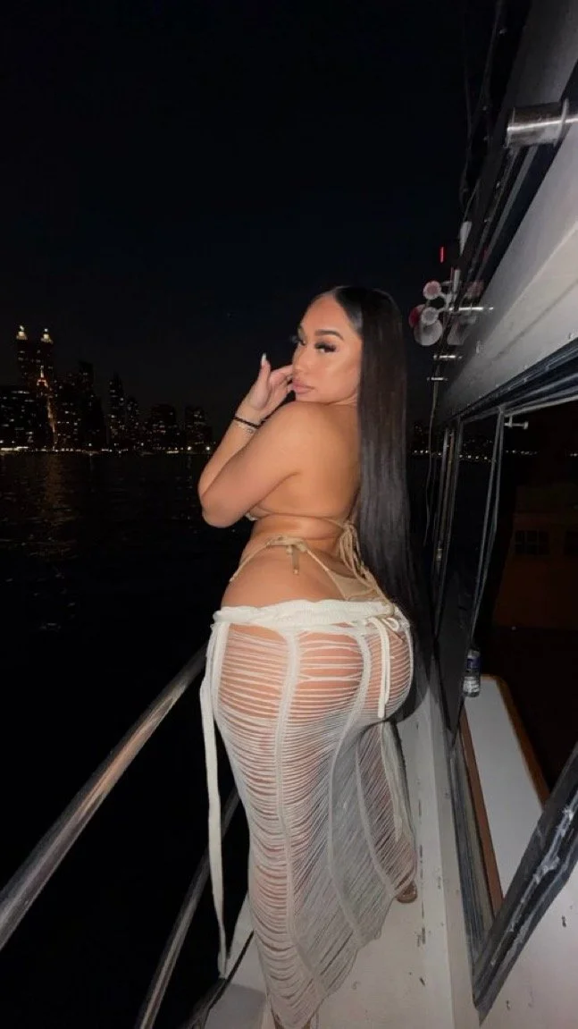 Chicago Latina image 19