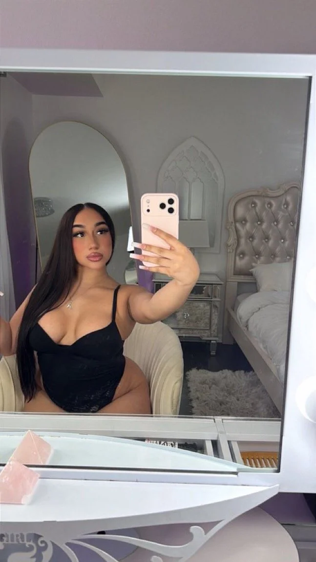 Chicago Latina image 2