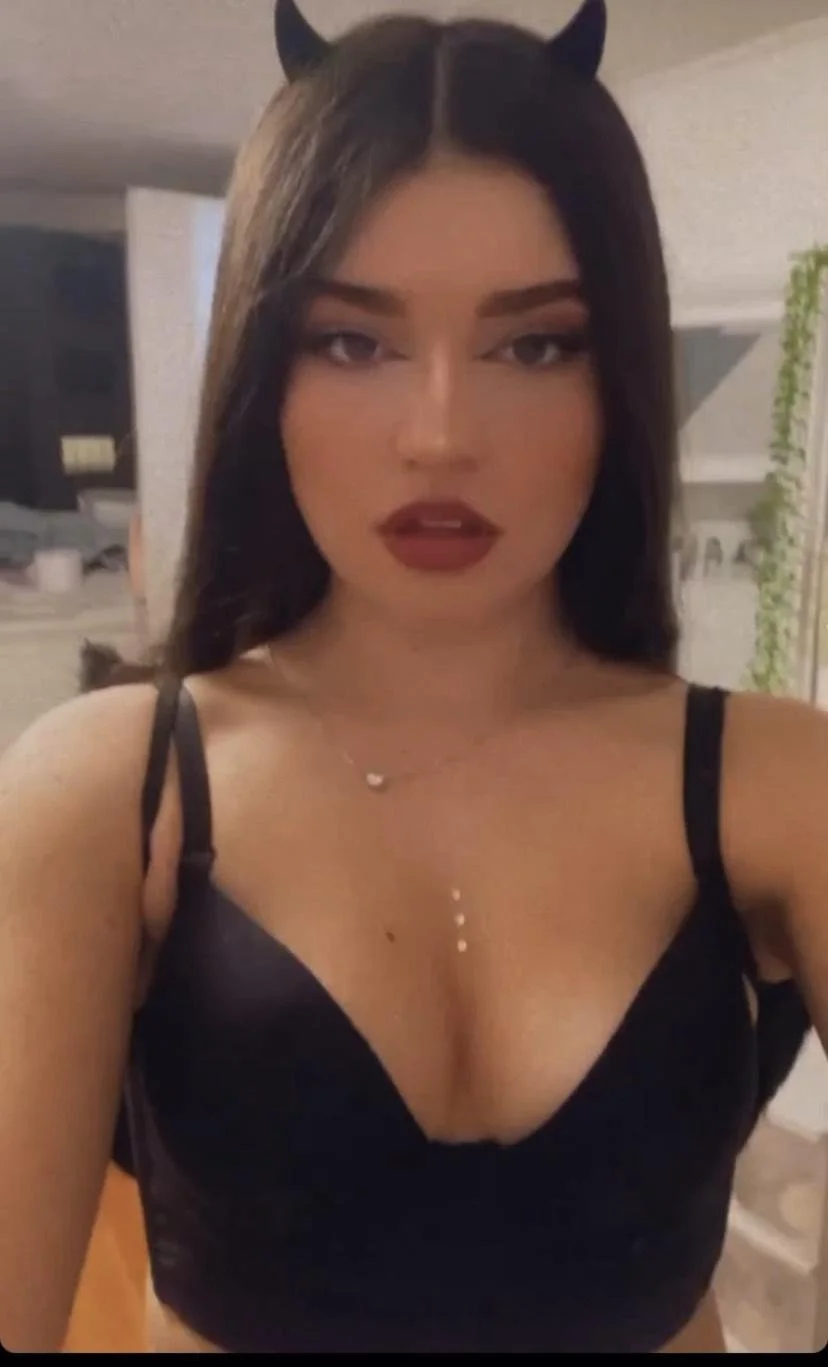Consuelo Medina. Chilena de buin, hermosa pendeja image 26