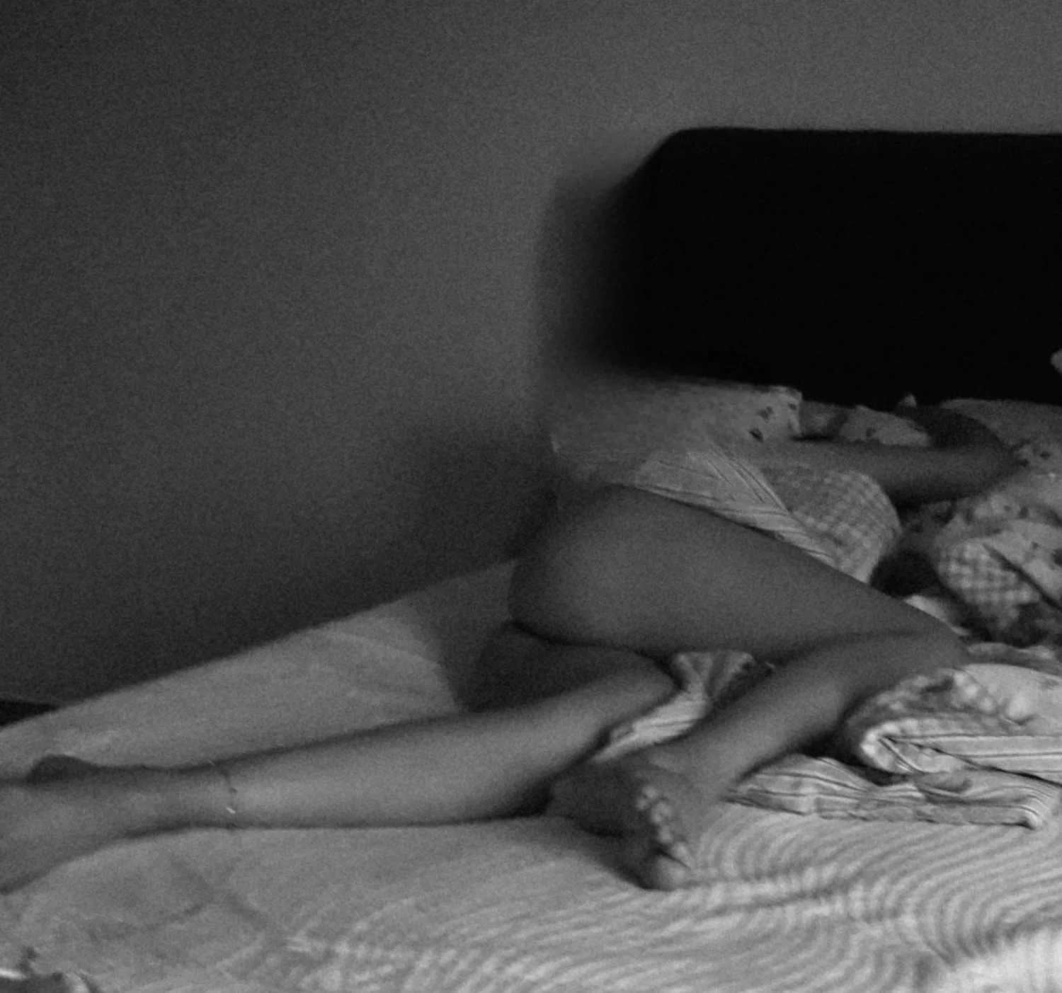 How sexy my sister-in-law sleeps, if she fucks her, she wakes up! 🤤🤤🍆🍑🍑🍆🍑🔥🔥😲 image 3