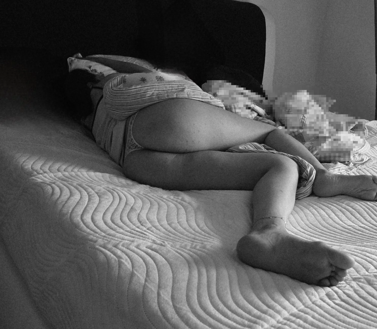 How sexy my sister-in-law sleeps, if she fucks her, she wakes up! 🤤🤤🍆🍑🍑🍆🍑🔥🔥😲 image 7