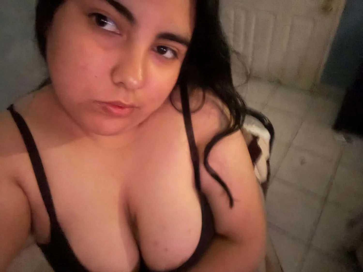 Ana 22 años Mexicana puta image 2