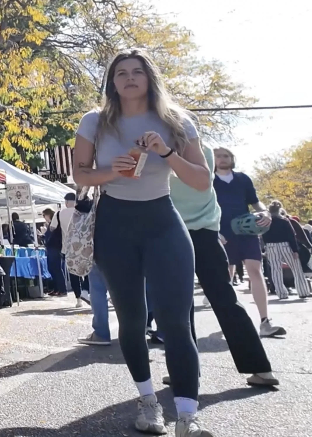 Fat ass milf in leggings esposed image 2