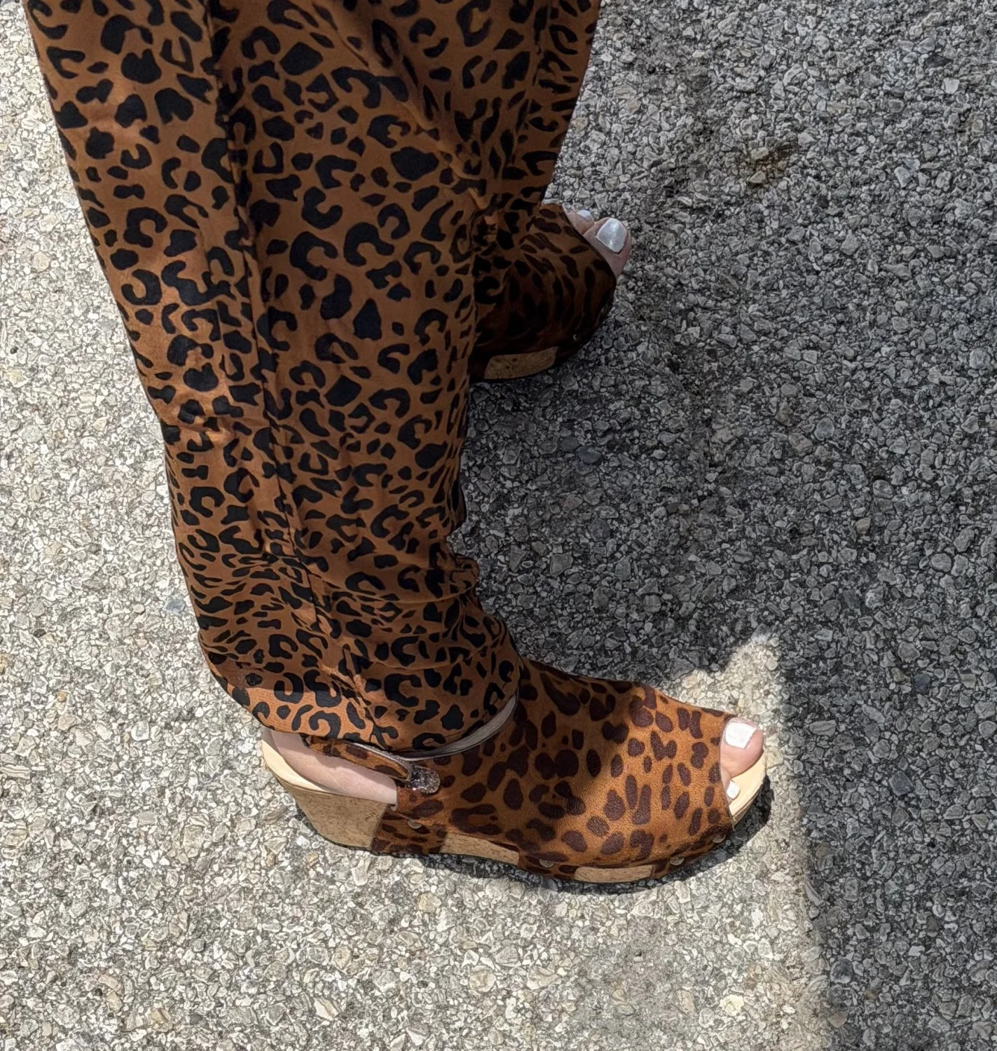 Latina MILF creep shot feet in heels image 15