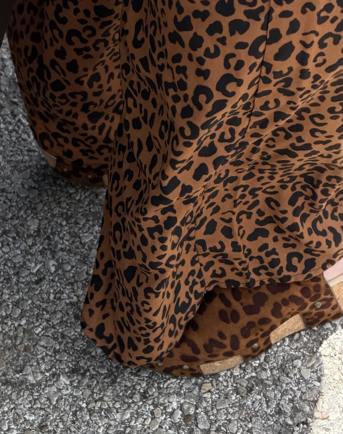 Latina MILF creep shot feet in heels image 23