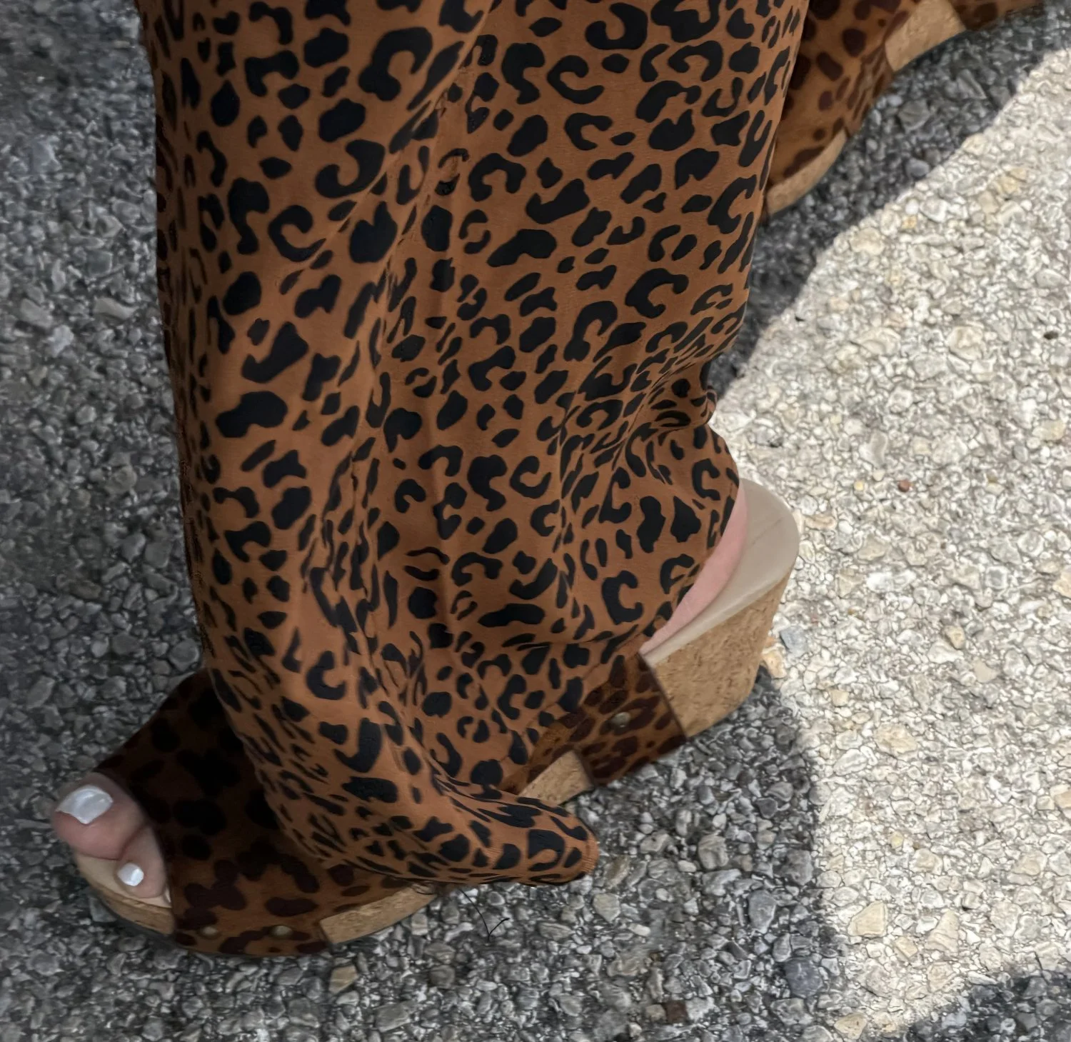 Latina MILF creep shot feet in heels image 24