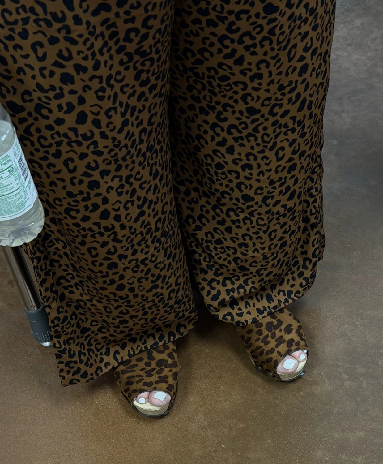 Latina MILF creep shot feet in heels image 30