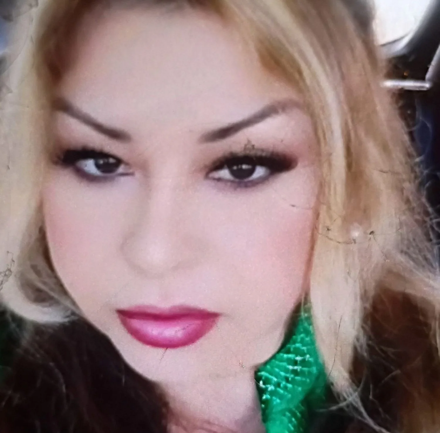 Latina MILF creep shot feet in heels image 8