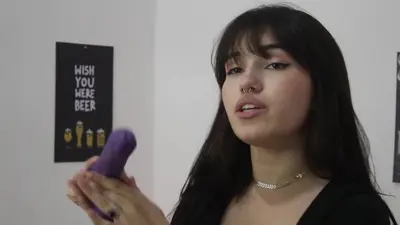 Jey asmr ensinando como fazer garganta profunda,e como ela gosta de dar o cuzinho cover image