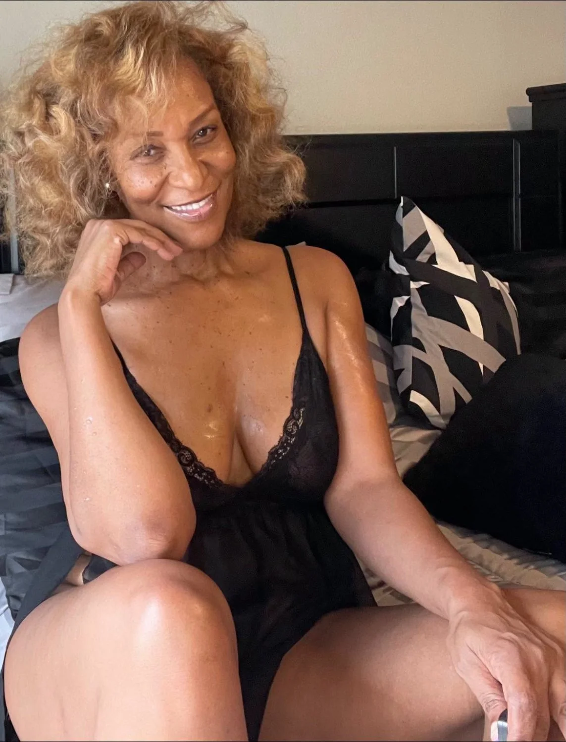 SANDRA EBONY MATURE image 13