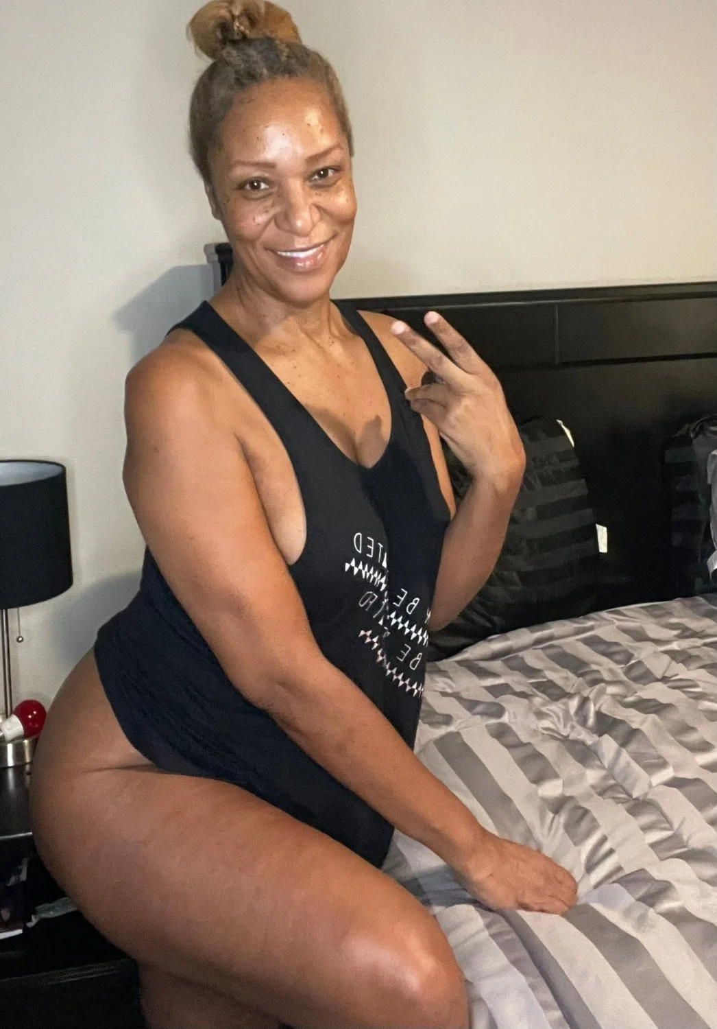 SANDRA EBONY MATURE image 17