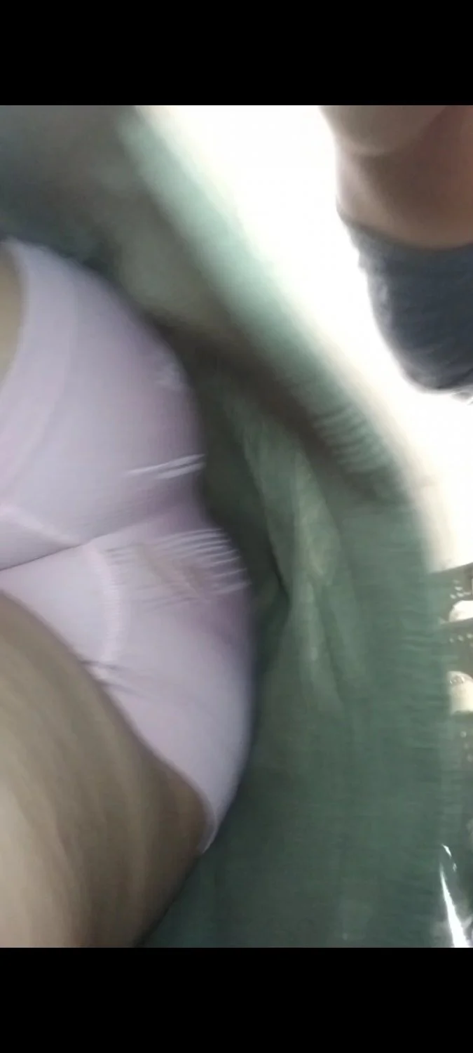 Mama y hija upskirt bajo falda ricas. image 14