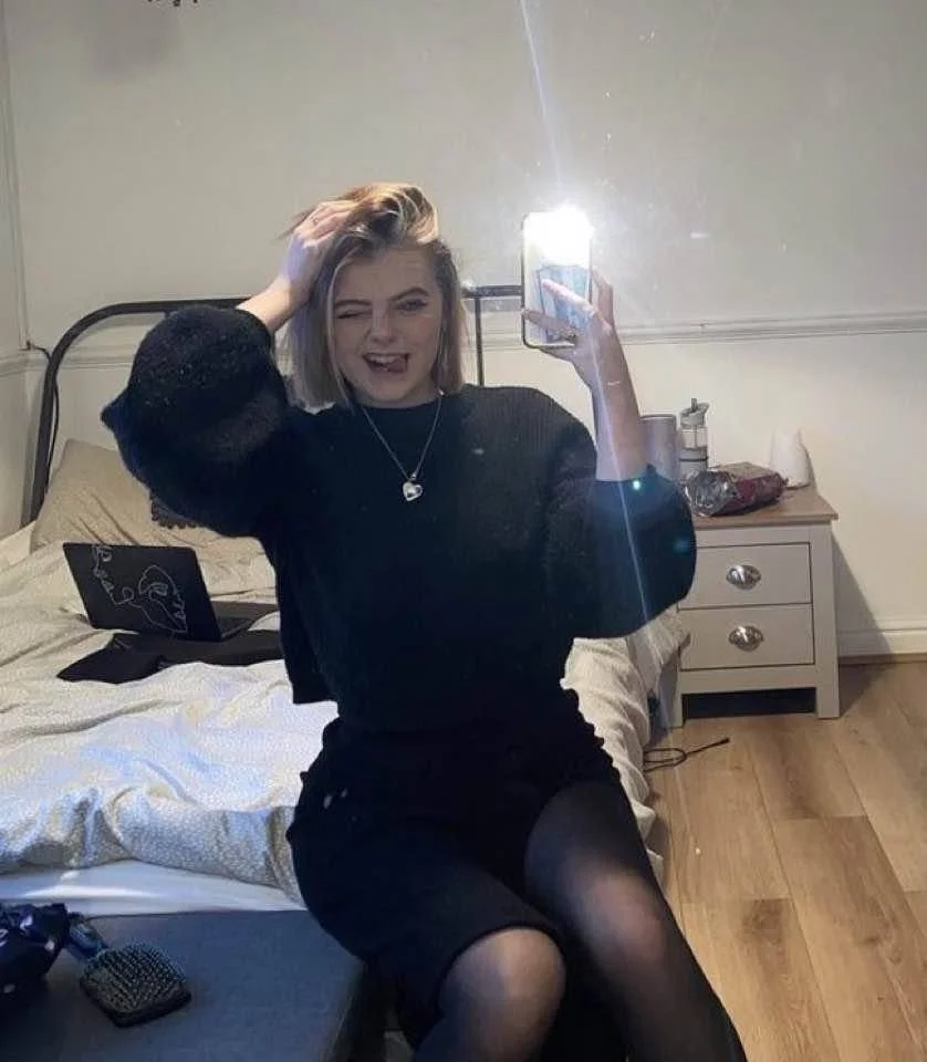 Lucy mirror pics image 18