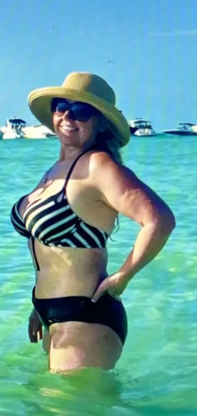 Got sent this sexy fat booty mom (Fuckmymomplease's mom) cover image