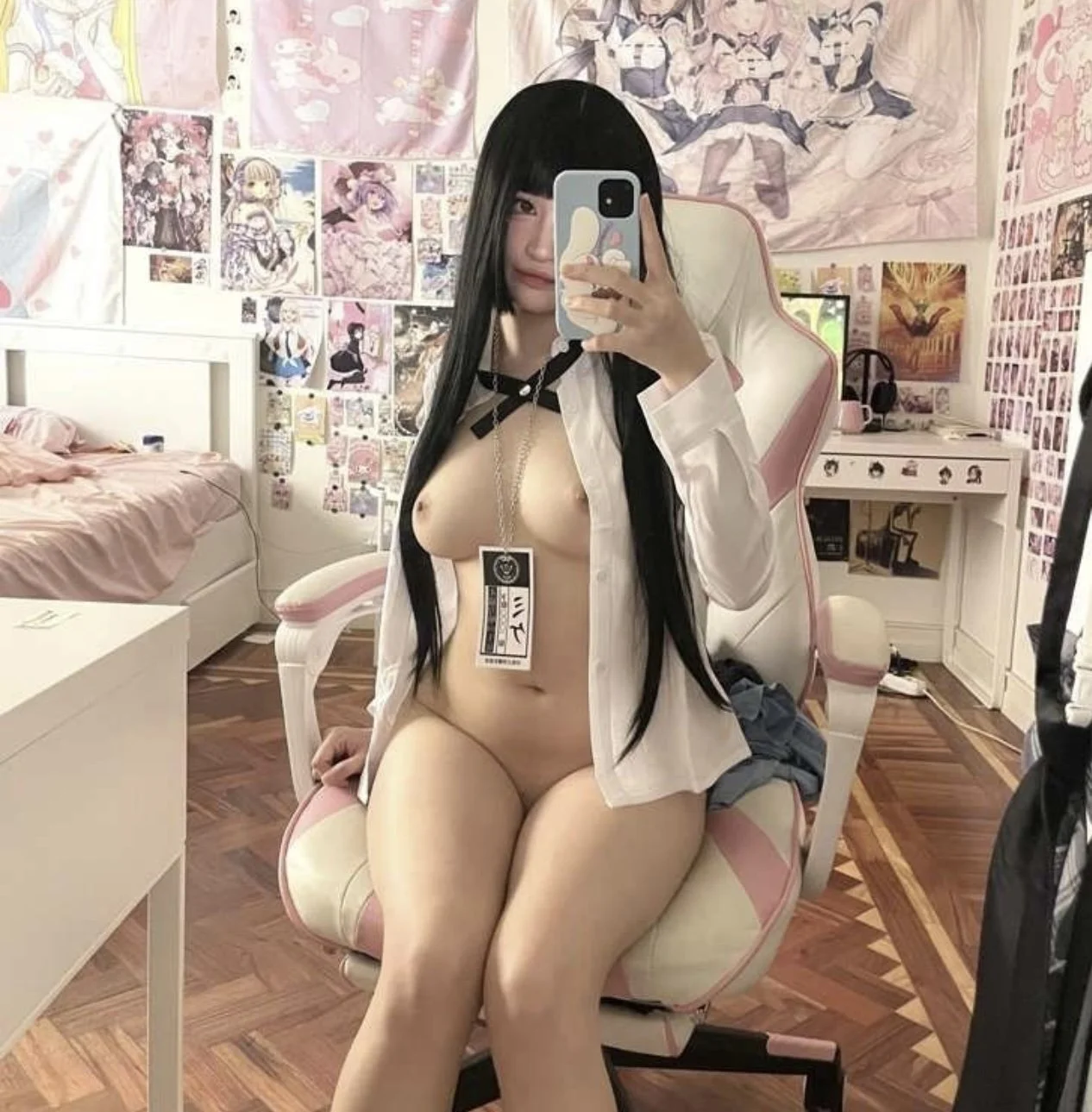 A bunch of sluts wanted my attention this morning main image
