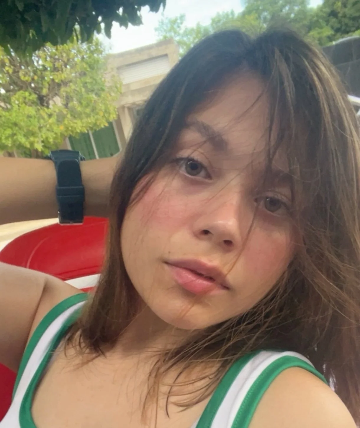 Novinha da buceta cabeluda mandou teve os nudes vazados pelo ex main image