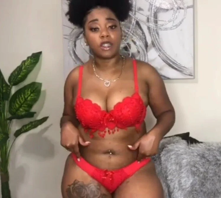 YouTuber thick image 6