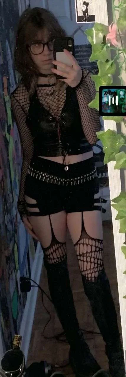 Emo slut needs BWC image 5