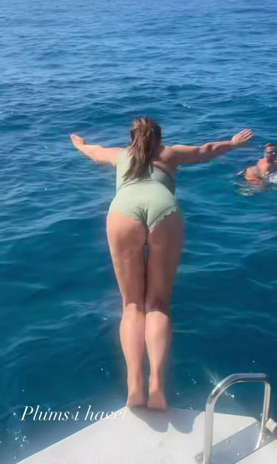 Swedish Milf Singer Carola Häggkvist image 13