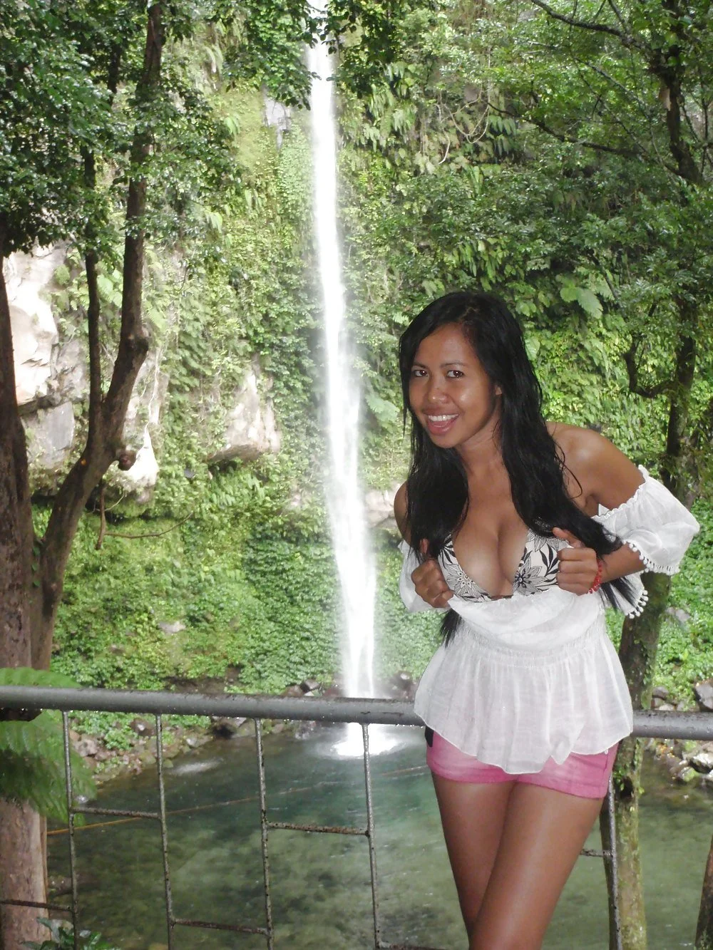 Filipina girlfriend for hire for the weekend. image 25