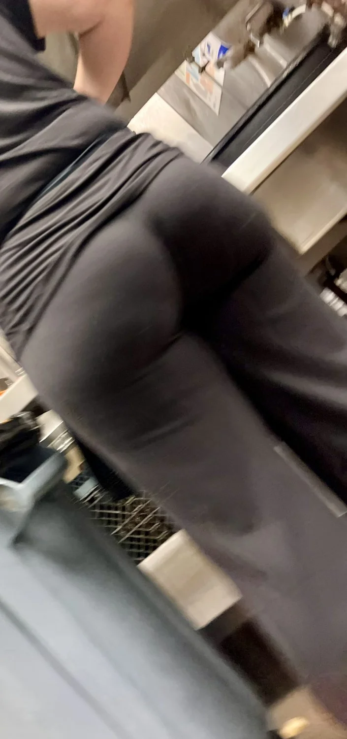 BIG booty in leggings image 2