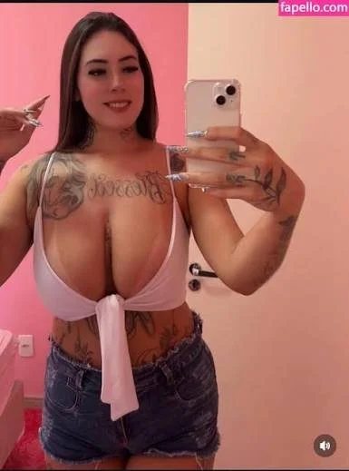 Victoria Magalhães 💋🍀 image 2