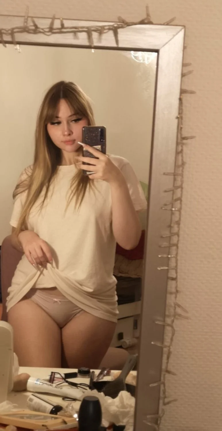Laura image 23