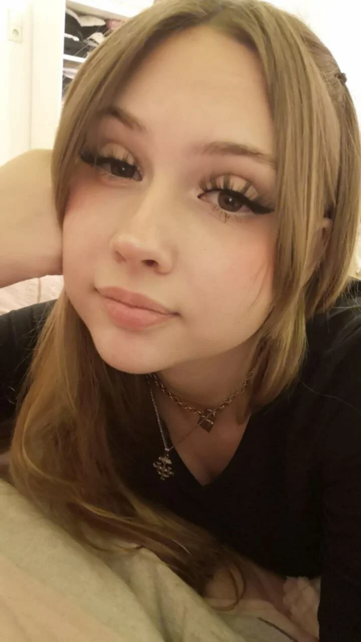 Laura image 46