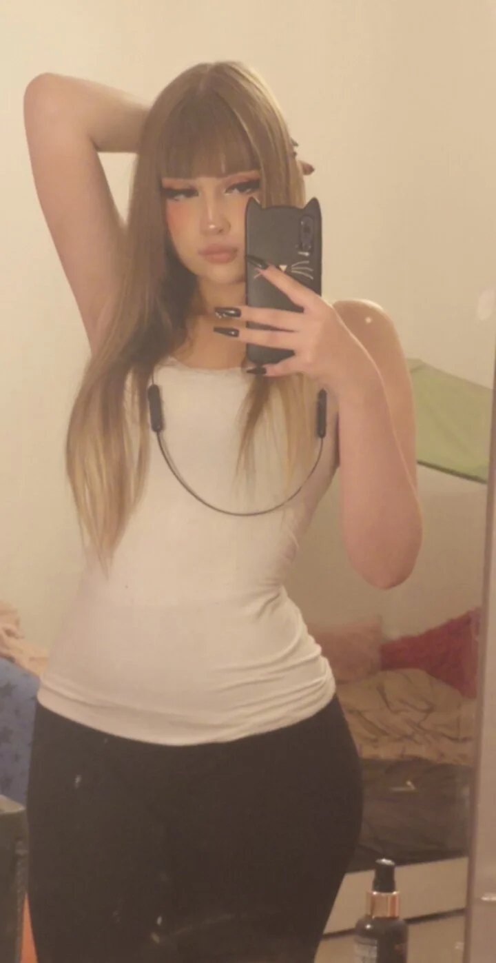 Laura image 47