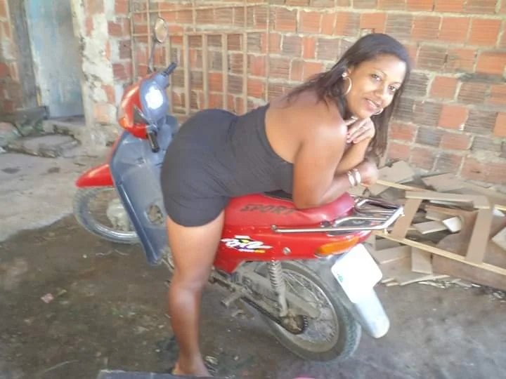 Cris Oliveira morena rabuda image 16