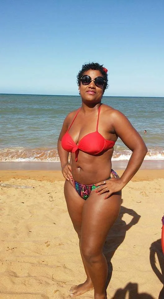 Cris Oliveira morena rabuda image 19